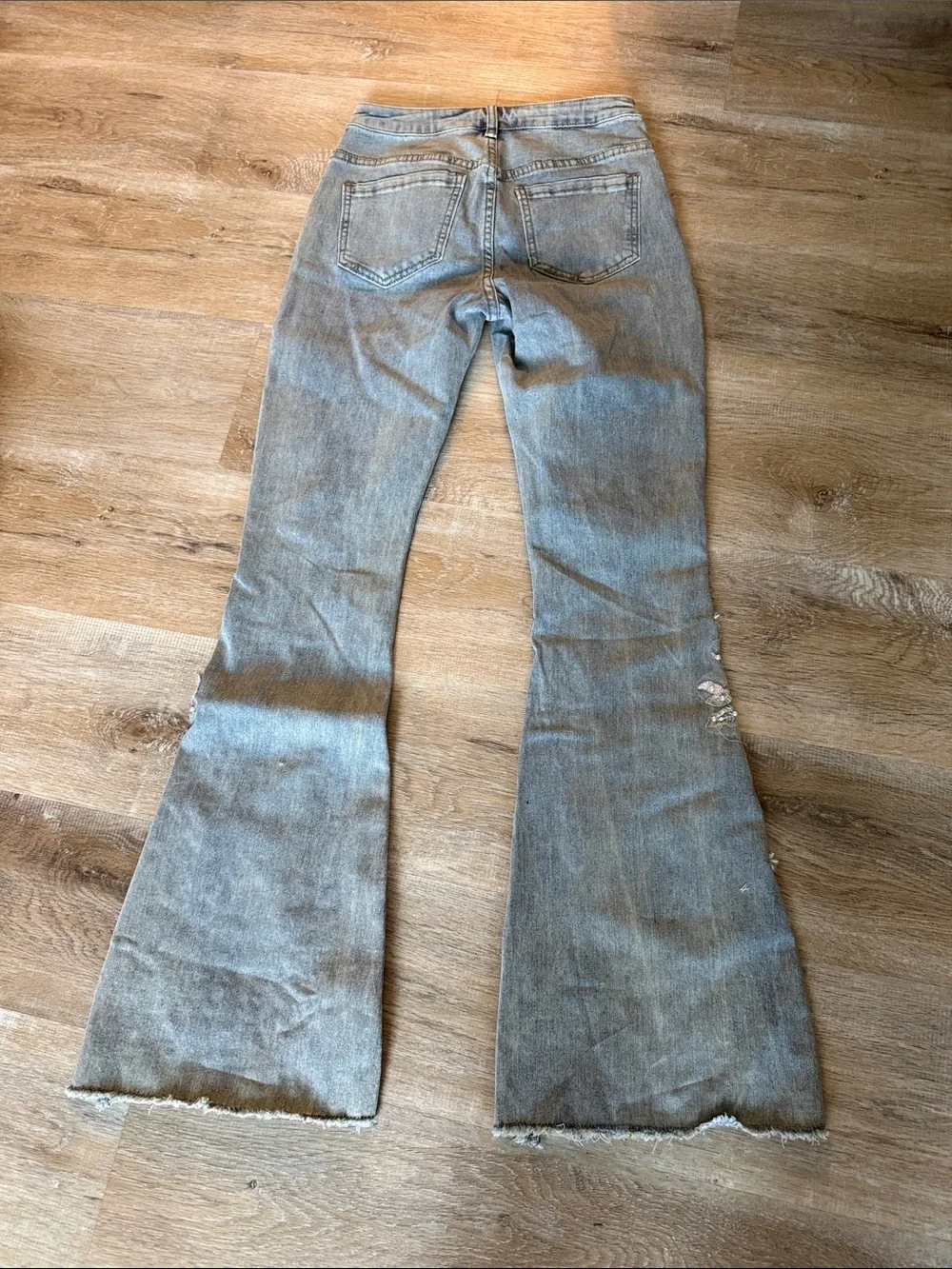 VENUS size 2 NWOT Light Wash Embroidered Flare Jeans - Women's Light Blue Denim
